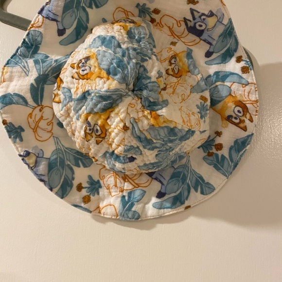 Bluey 2 Piece Baby Girl Romper Set with Hat 18 months - Picture 9 of 12